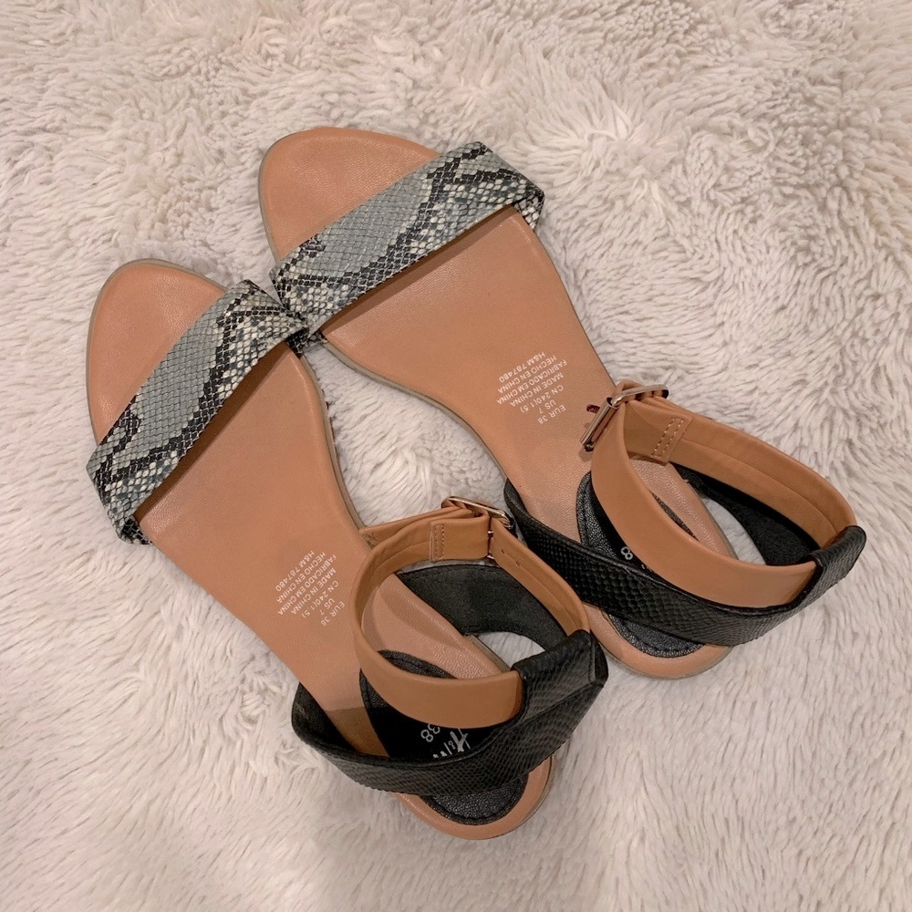 H&M Snake Print Strappy Sandals 🖤
